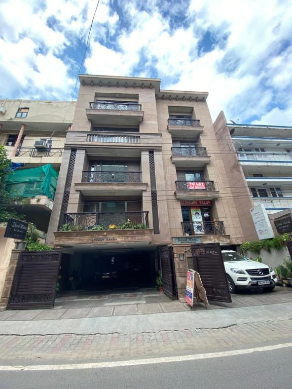 Sheesh Mahal Bed &amp; Breakfast — Hotel in New Delhi and NCR