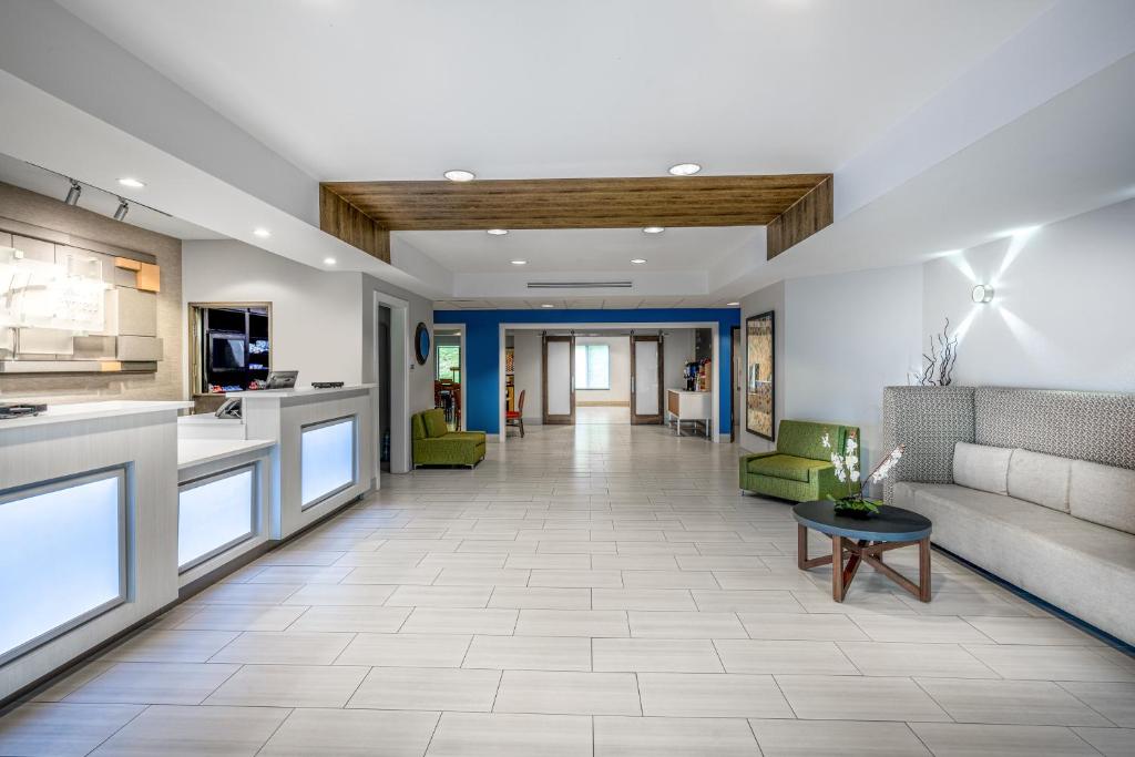 Holiday Inn Express & Suites Tell City photo