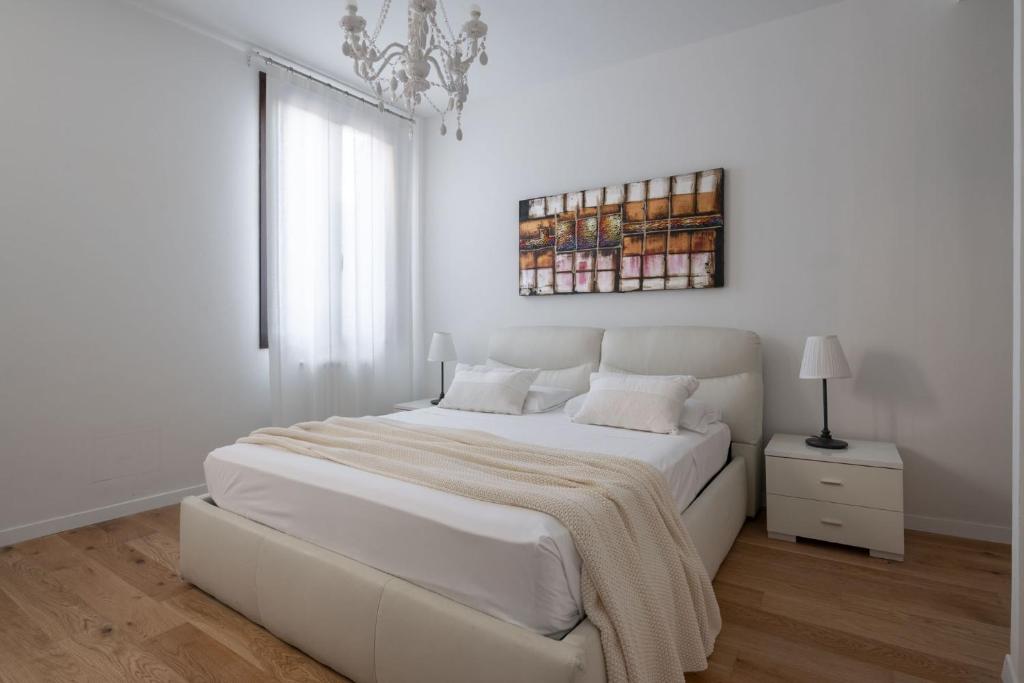 San Marco Prestige with Terrace by Wonderful Italy - 4