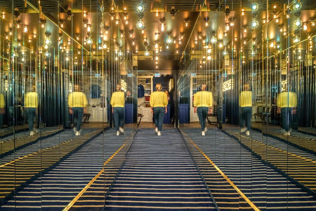 フロント・ロビー