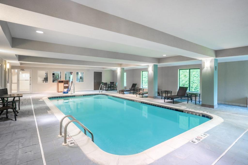 Holiday Inn Express & Suites Tell City photo