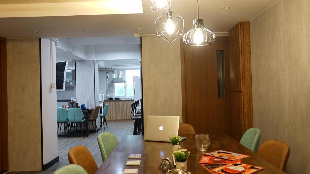 Shared lounge/TV area