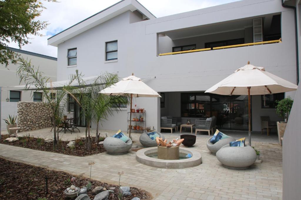 อัลบาทรอส เกสต์เฮาส์ (Albatross Guesthouse)