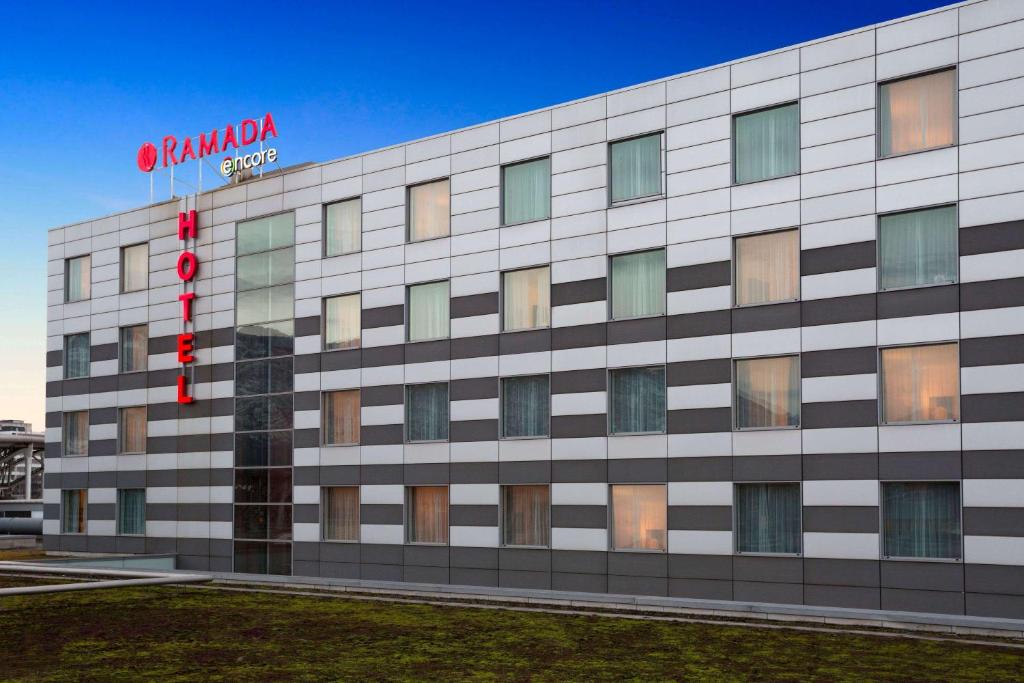 Ramada Encore by Wyndham Geneva - 3