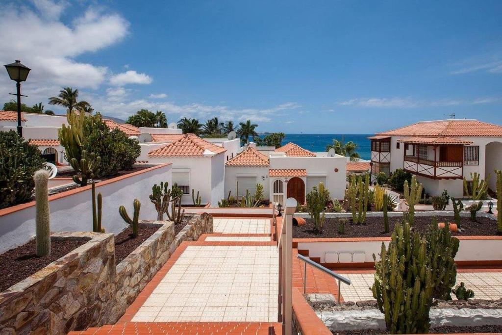 2 Bedroom apartment for 4 people in Tenerife - 2