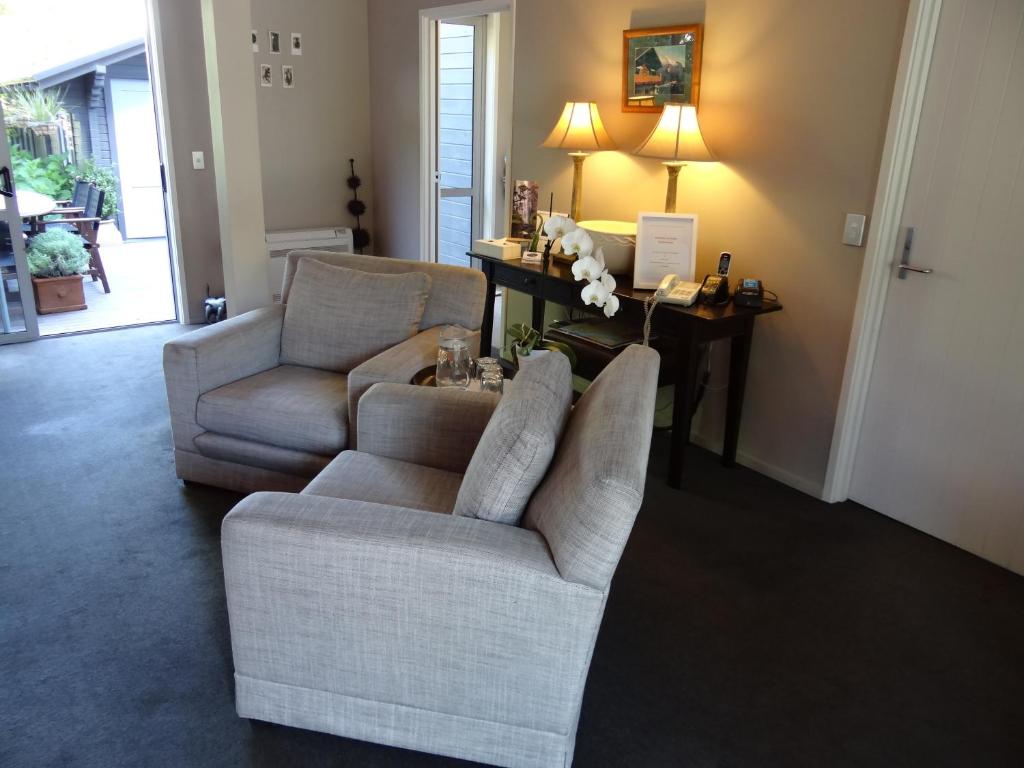 Shared lounge/TV area