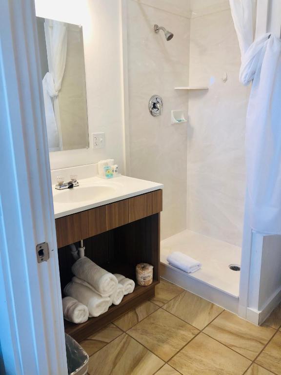 Blue Sage Inn & Suites photo