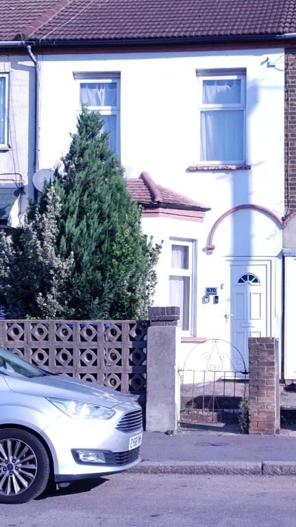 Grays Rest Over, with free parking, Grays Thurrock