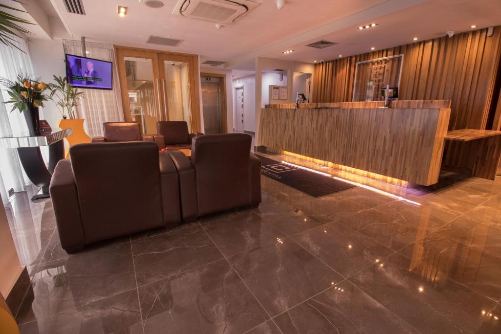 Lobby, Continental Hotel Heathrow in London