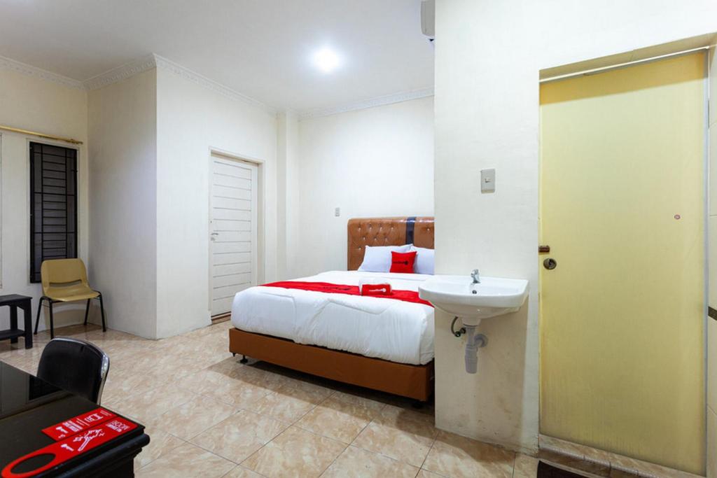 RedDoorz near Yuki Simpang Raya Mall Medan 2 RedDoorz near Yuki Simpang Raya Mall Medan 2