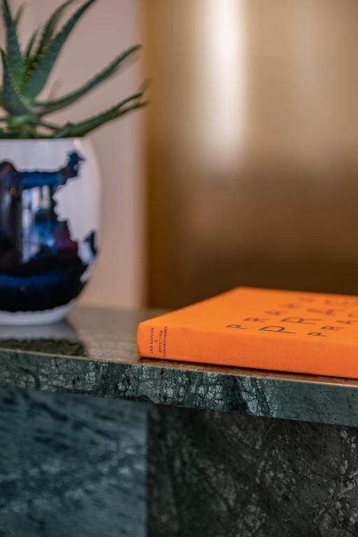 フロント・ロビー