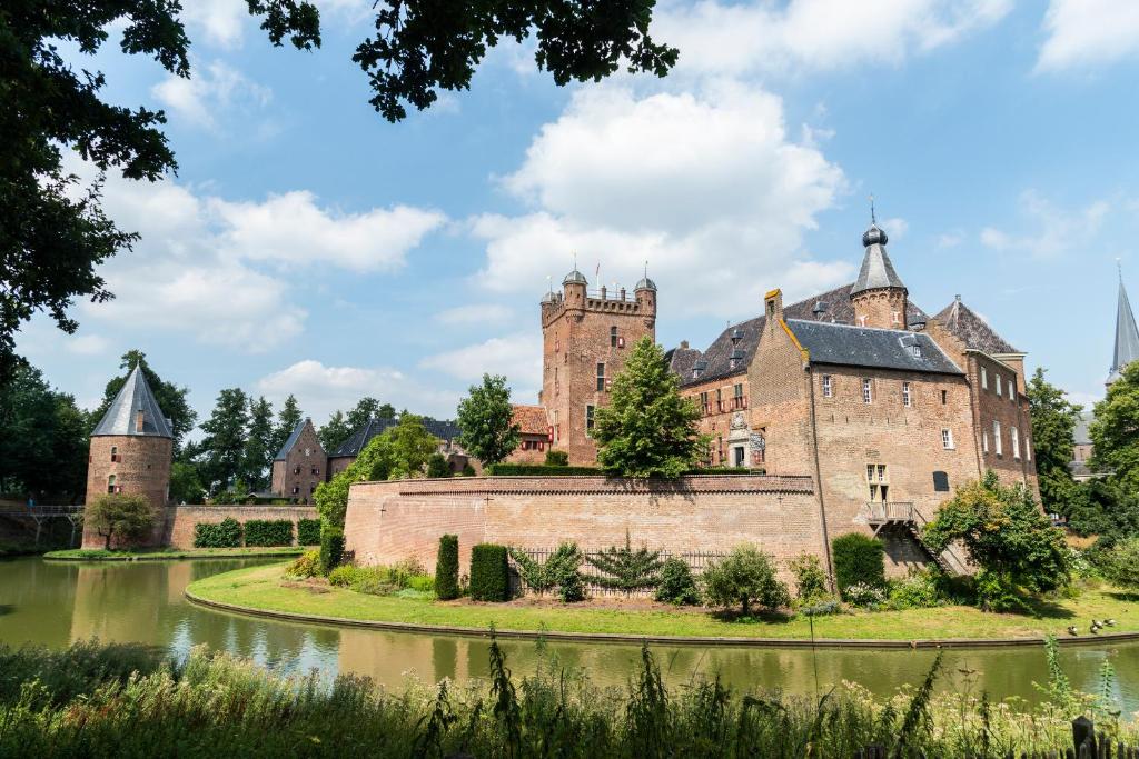 Kasteel Huis Bergh photo