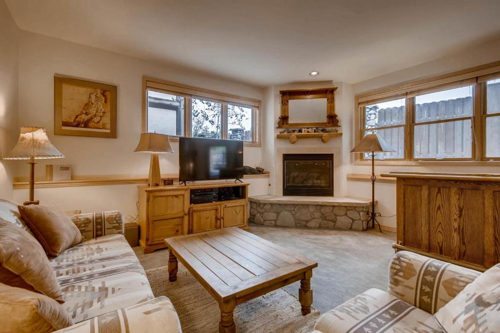 Corral at Breckenridge #102E - Access to Hot Tub - Close to Town, Breckenridge