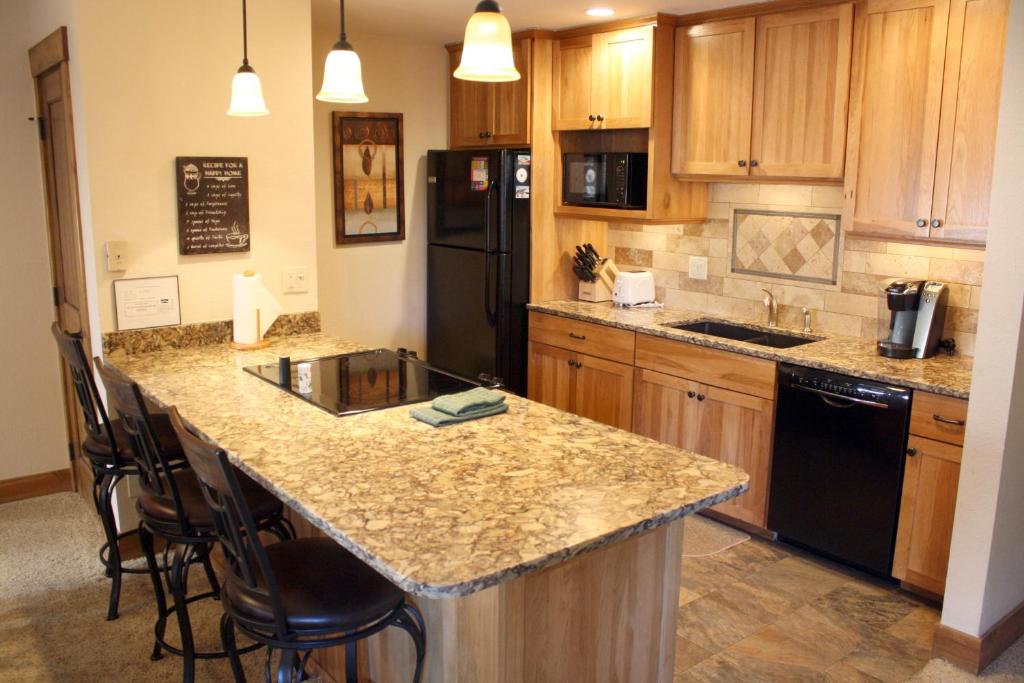 Park Place #C-104 - Walk to Town and the Lifts - Pool and Hot Tub Access, Breckenridge