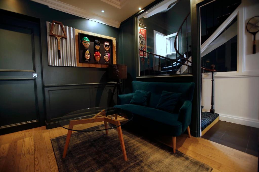 Shared lounge/TV area