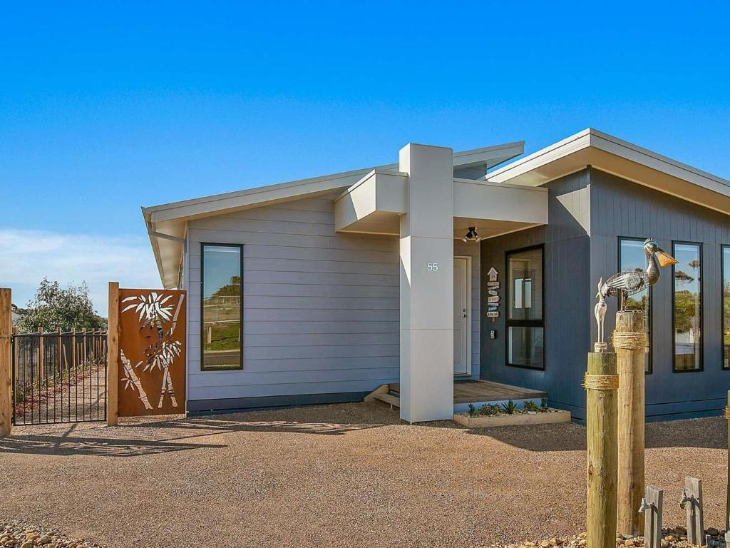 Mabuhay — Hotel in Phillip Island