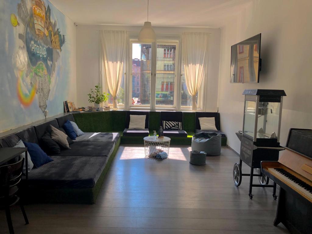 Shared lounge/TV area