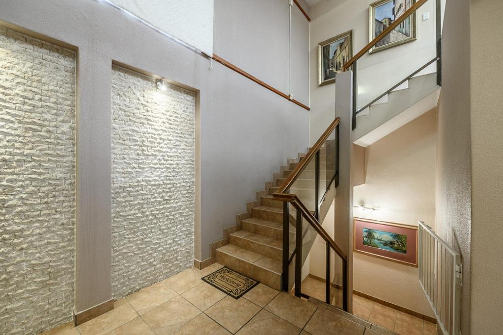 5 Bedroom Ramsgate Holiday Home KRB1 photo