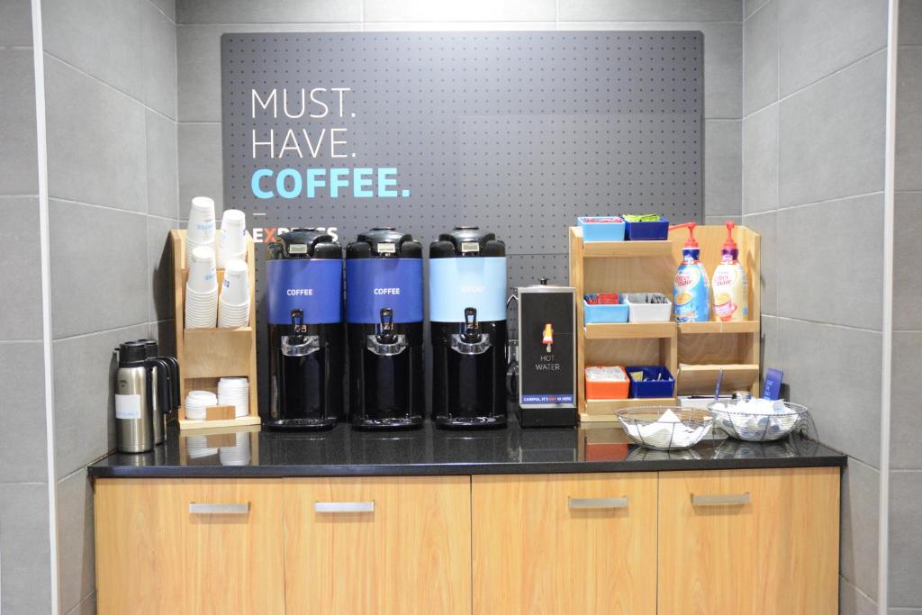 Holiday Inn Express Stamford Photo 35