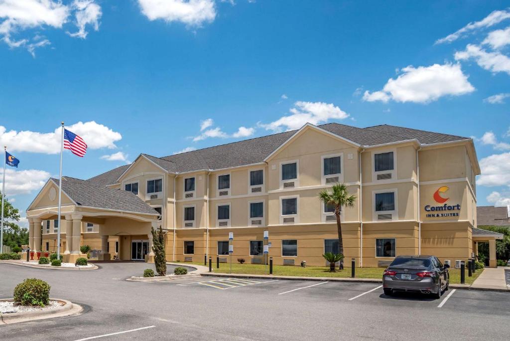 Comfort Inn & Suites photo
