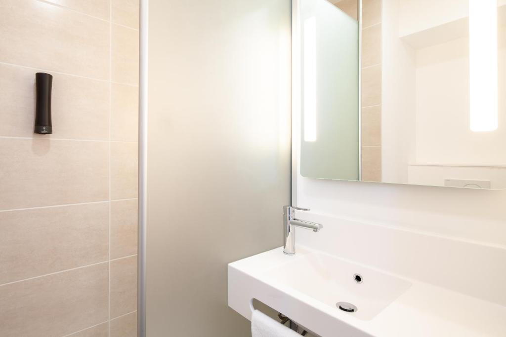 B&B HOTEL Paris Porte de Bagnolet photo