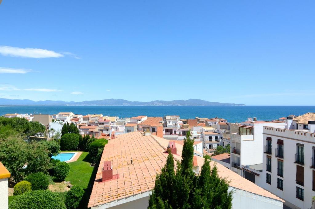 Puig Padro 4 1-1, L' Escala