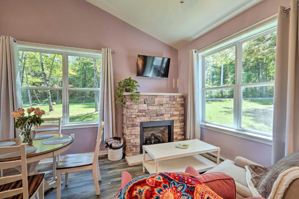 The Wedgewood - Saylorsburg Retreat Near Skiing!