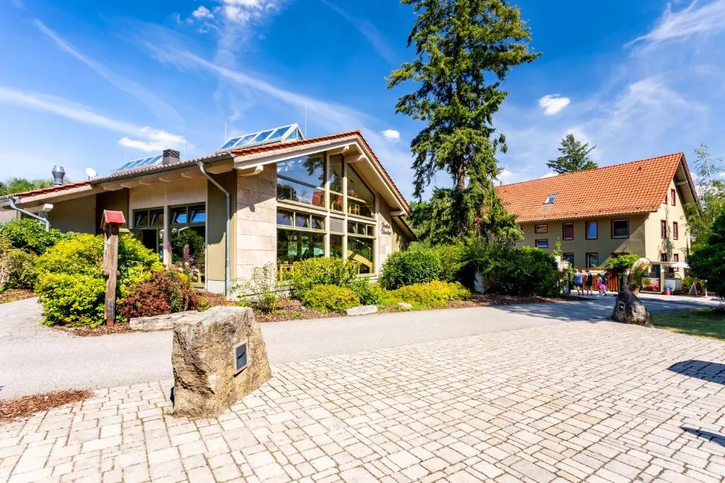Forsthaus Thiemsburg im Nationalpark Hainich, hotel in Schönstedt