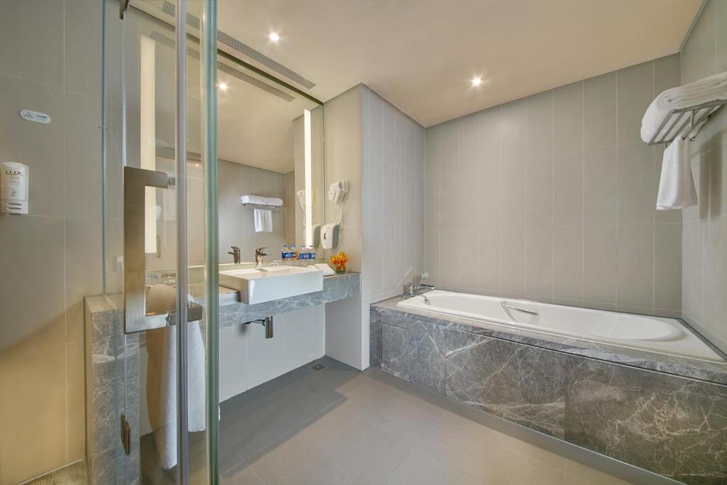 Holiday Inn Express Nantong Textile City photo