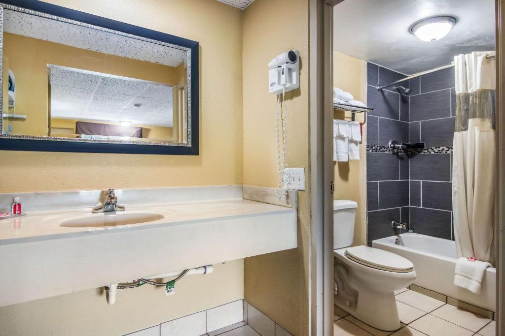 Econo Lodge Bradford photo