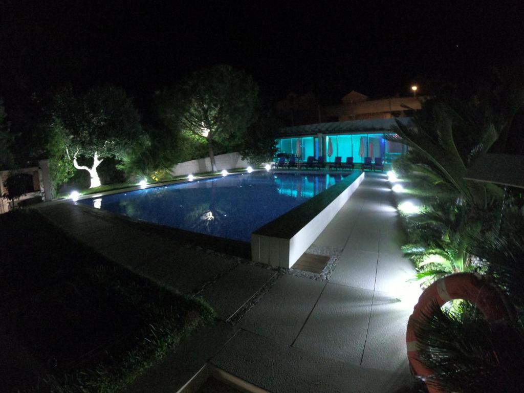 Swimming pool