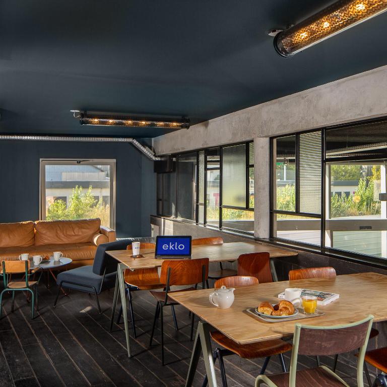 Shared lounge/TV area