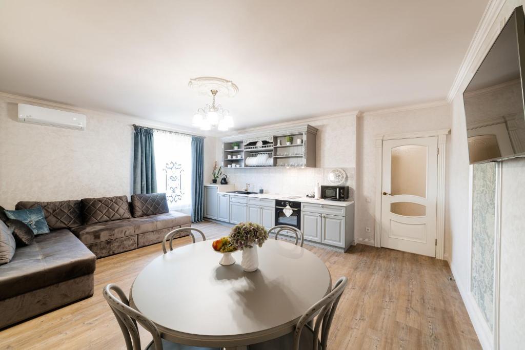 LUX apartment on Duhnovicha street .Free parking., Užhorod