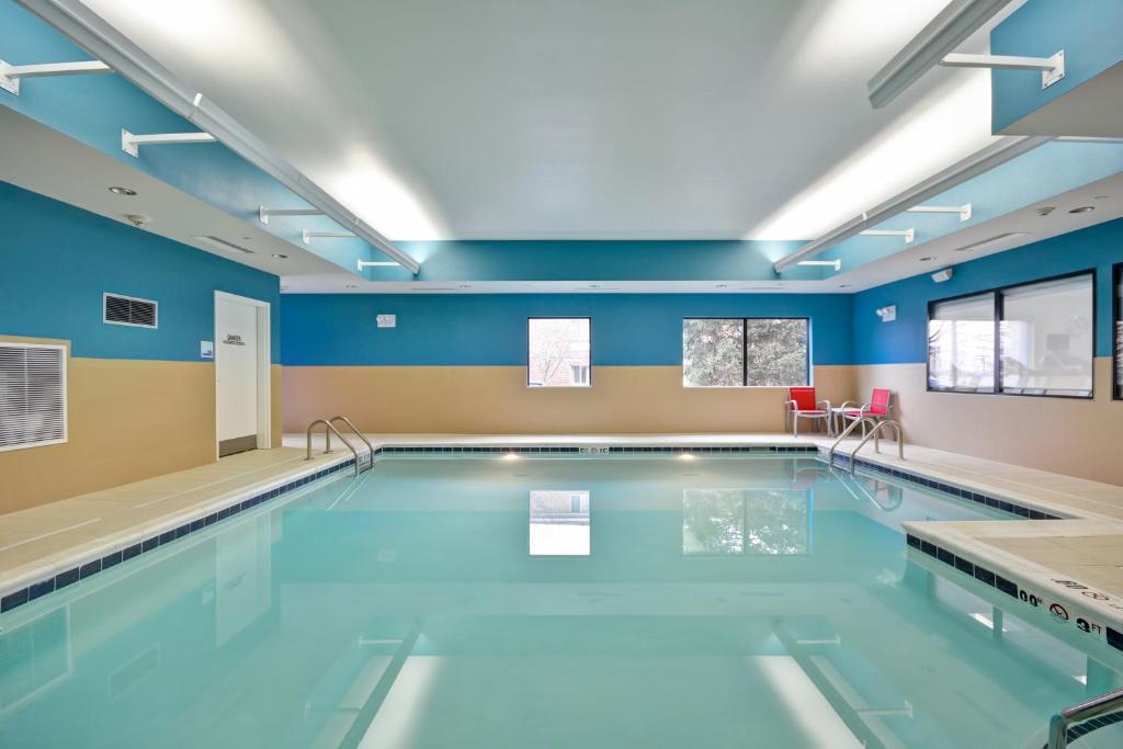 Holiday Inn Express Evansville photo