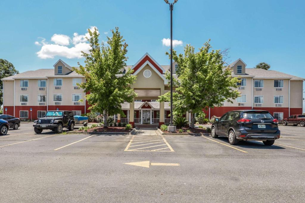 Econo Lodge Inn & Suites Marianna photo
