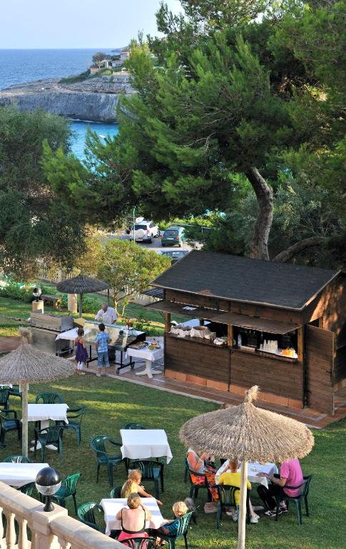 Globales America — Restaurant & bars in Calas de Mallorca, Balearic Islands