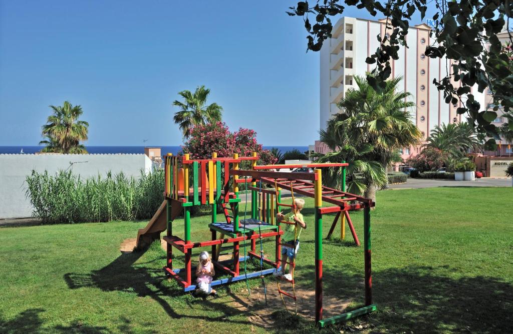Globales America — Attractions for children in Calas de Mallorca, Balearic Islands