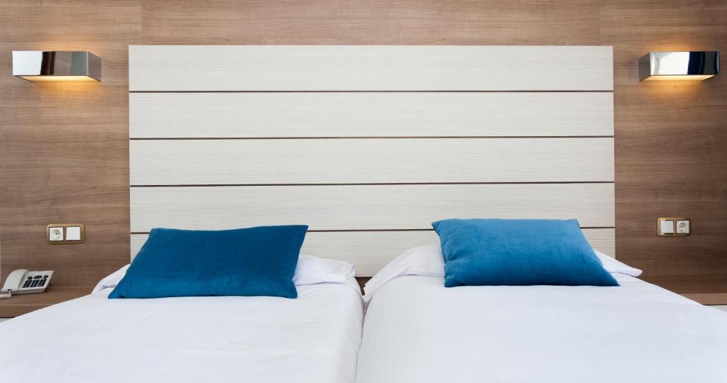 Globales America — Hotel rooms in Calas de Mallorca, Balearic Islands