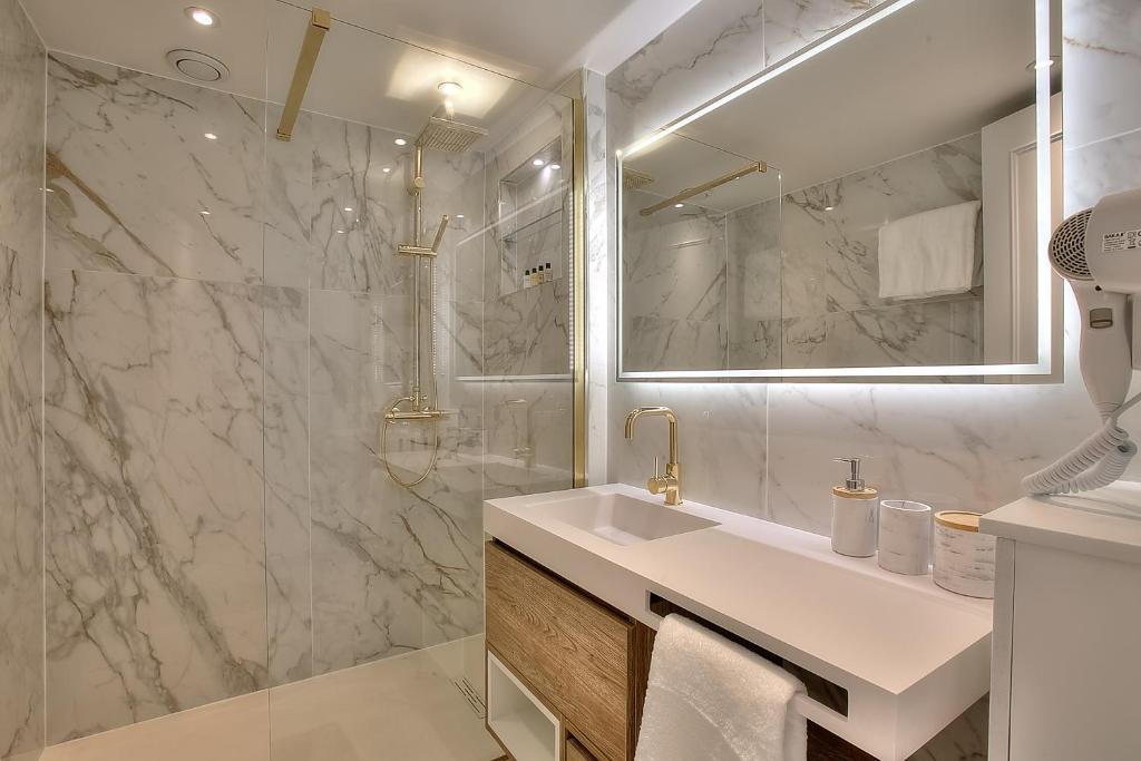 Luxury 4 Stars Apartment with 2 Terraces, Cannes Croisette - 2