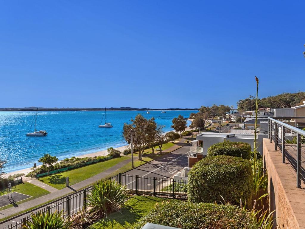 Kiah 8, 53 Victoria Parade - Stunning water views, Wifi & Air Con