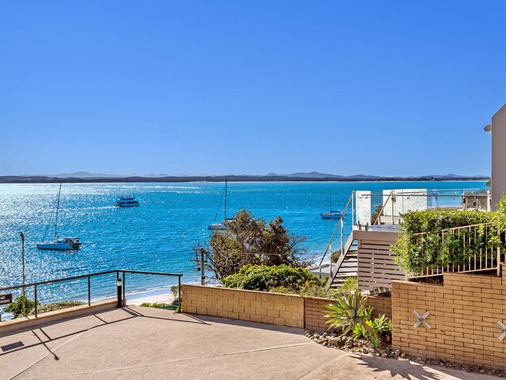 Kiah 8, 53 Victoria Parade - Stunning water views, Wifi & Air Con