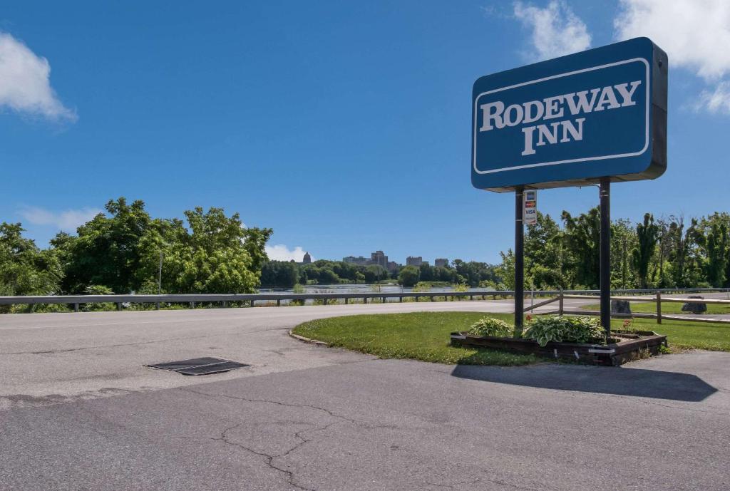 Rodeway Inn Wormleysburg - Harrisburg photo