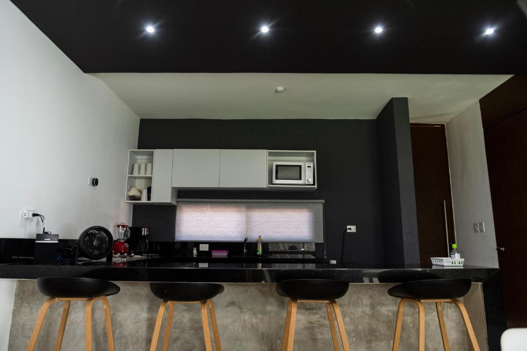 Townhouse totalmente equipado a 13 minutos del centro y cerca de supercados, centros de convenciones y plazas comerciales - 1