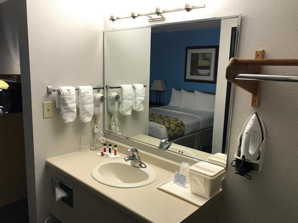 Baymont by Wyndham Marinette photo