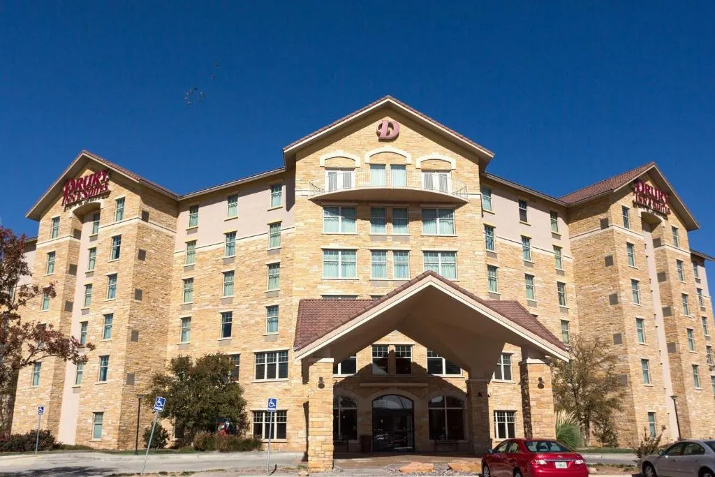 Drury Inn & Suites Amarillo，位于阿马里洛的酒店