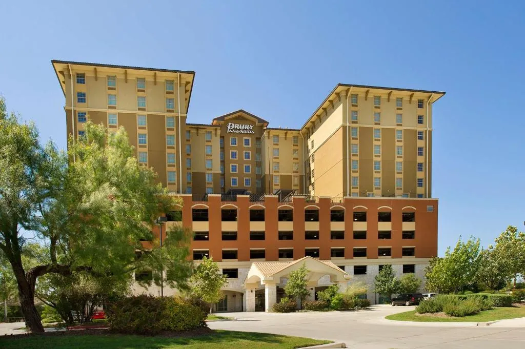 Drury Inn & Suites San Antonio Near La Cantera，位于圣安东尼奥的酒店