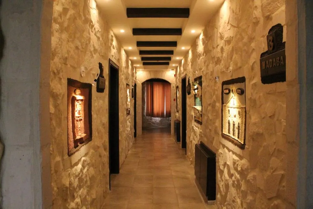 Mount Nebo Hotel & Restaurant Madaba City Center, hotel in Madaba