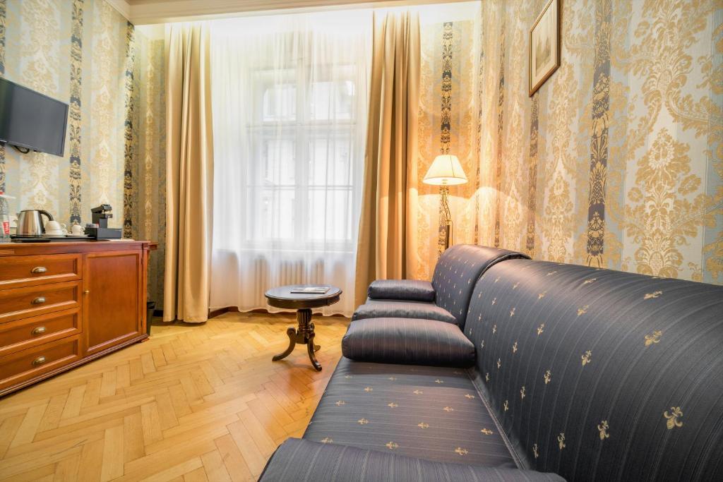Hotel Rott — Hotel rooms in Prague, Prague