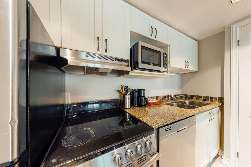 Condo 413 at North Creek Resort by Vacasa photo