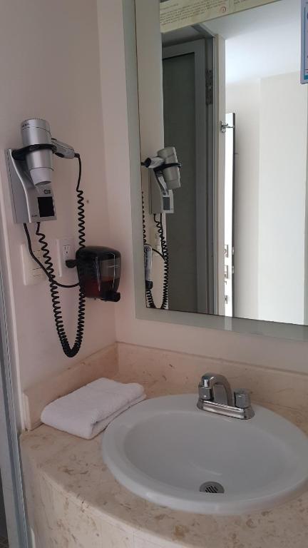 Hotel y Suites Nader - 3